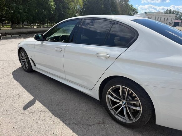 2020 BMW 5 серии 520i VII (G30/G31/G38), белый, 3800000 рублей - вид 5