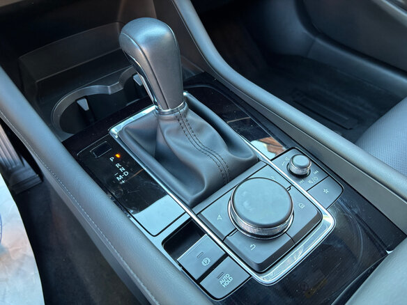 2025 Mazda 3 Axela IV (BP), белый, 2340000 рублей - вид 21