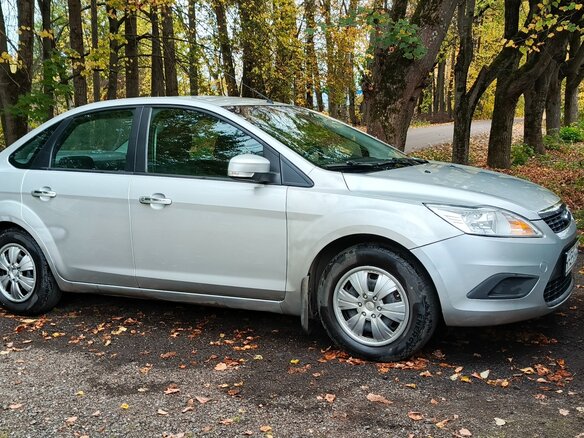 2009 Ford Focus II Рестайлинг, серебристый, 460000 рублей - вид 1