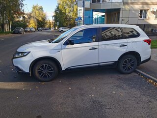 2015 Mitsubishi Outlander III Рестайлинг 2, белый, 1350000 рублей, вид 3