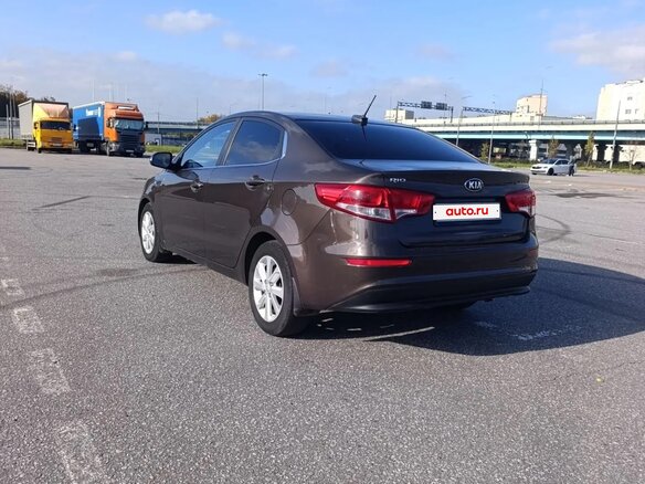 2017 Kia Rio III Рестайлинг, коричневый, 1200000 рублей - вид 5