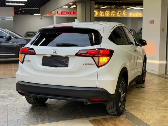 2022 Honda Vezel I Рестайлинг, белый, 1300000 рублей - вид 3