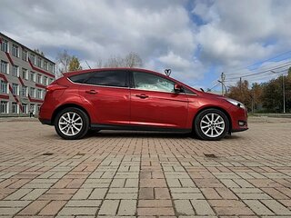 2017 Ford Focus III Рестайлинг, красный, 1080000 рублей, вид 4