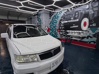 2002 Mitsubishi Chariot Grandis III, белый, 275000 рублей, вид 2