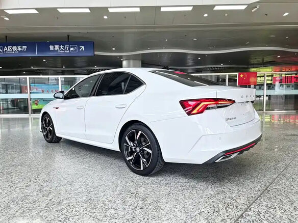 2023 Skoda Octavia IV (A8), белый, 2280000 рублей - вид 5