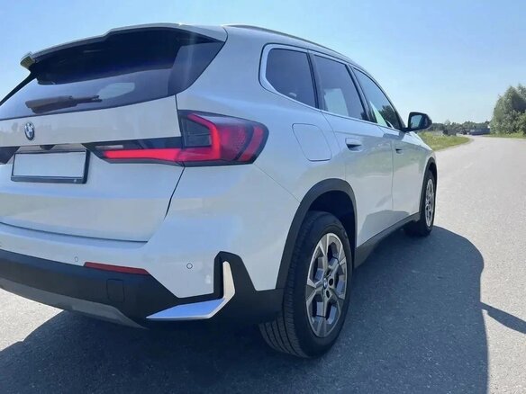 2022 BMW X1 18i sDrive III (U11/U12), белый - вид 4