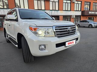 2015 Toyota Land Cruiser 200 Series Рестайлинг 1, белый, 4950000 рублей, вид 5