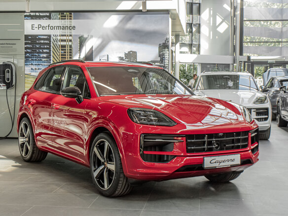 2026 Porsche Cayenne III Рестайлинг, красный, 19950000 рублей - вид 1