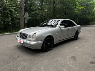 1998 Mercedes-Benz E-Класс 240 II (W210, S210), серебристый, 600000 рублей, вид 1