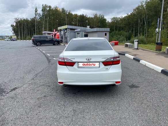 2016 Toyota Camry VII (XV50) Рестайлинг, белый, 2000000 рублей - вид 2