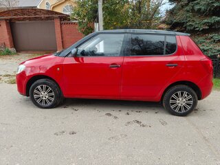 2008 Skoda Fabia II, красный, 259000 рублей, вид 4