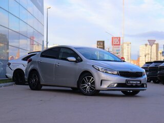 2018 Kia Cerato III Рестайлинг (Classic), серебристый, 1670000 рублей, вид 3