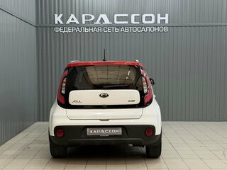 2018 Kia Soul II Рестайлинг, белый, 1720000 рублей, вид 4
