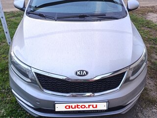2016 Kia Rio III Рестайлинг, серебристый, 940000 рублей, вид 1