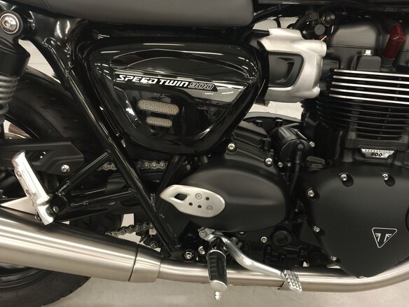 2023 Triumph Speed Twin, чёрный, 930000 рублей - вид 10