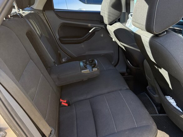 2010 Ford Focus II Рестайлинг, серебристый, 470000 рублей - вид 13