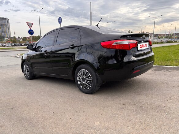 2014 Kia Rio 6-speed III, чёрный, 820000 рублей - вид 8