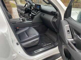 2022 Toyota Land Cruiser 300 Series, белый, 10500000 рублей, вид 5