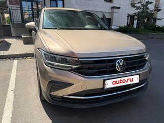 2020 Volkswagen Tiguan II Рестайлинг, коричневый, 2950000 рублей, вид 2