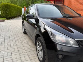 2017 Kia Rio IV, чёрный, 670000 рублей, вид 1