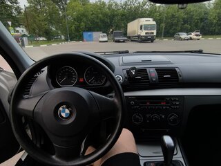 2010 BMW 1 серии 116i I (E81/E82/E87/E88) Рестайлинг, белый, 900000 рублей, вид 4