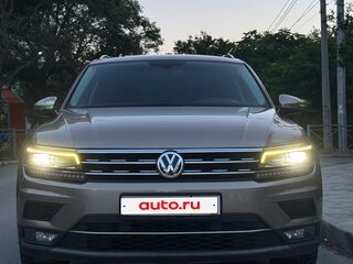 2017 Volkswagen Tiguan II, бежевый, 2400000 рублей, вид 2