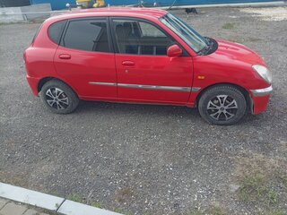 2003 Daihatsu Sirion I (M1), красный, 285000 рублей, вид 2