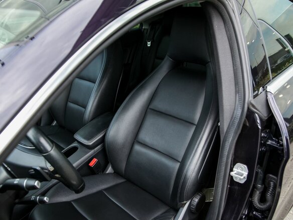 2014 Mercedes-Benz CLA 200 I (C117, X117), фиолетовый, 1420000 рублей - вид 11