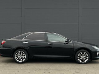 2017 Toyota Camry VII (XV50) Рестайлинг, чёрный, 2050000 рублей, вид 4