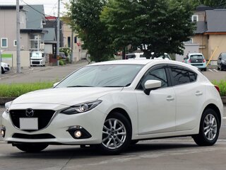 2019 Mazda Axela III Рестайлинг, белый, 1084000 рублей, вид 3