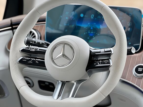 2025 Mercedes-Benz EQE SUV 500, чёрный, 7080000 рублей - вид 6