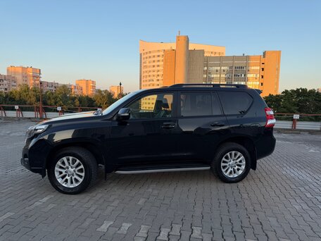 2015 Toyota Land Cruiser Prado 5-speed 150 Series Рестайлинг 1, чёрный, 4447000 рублей, вид 2