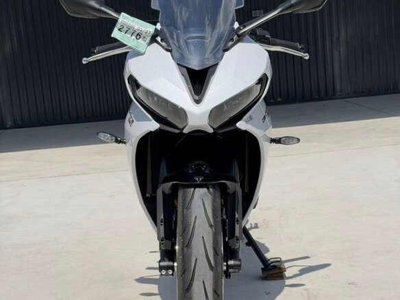 2025 Triumph Daytona 660, белый - вид 9