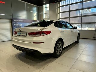 2019 Kia Optima IV Рестайлинг, белый, 1190000 рублей, вид 4