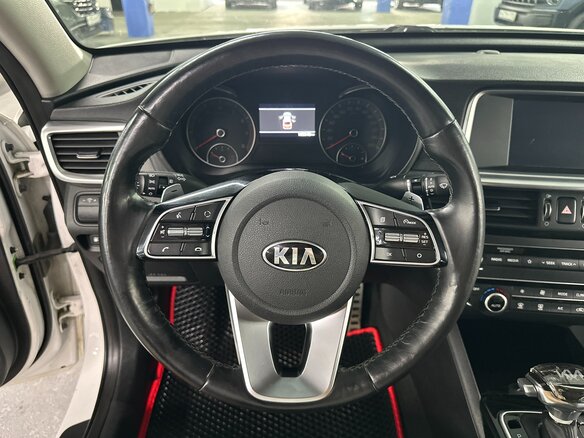 2019 Kia Optima IV Рестайлинг, белый, 1875000 рублей - вид 10