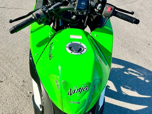2011 Kawasaki Ninja 250R, зелёный - вид 6