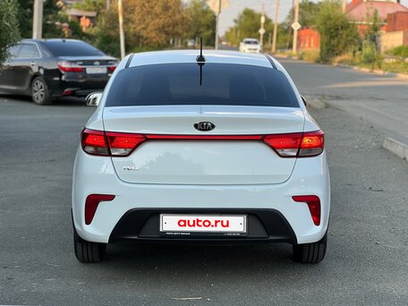 2018 Kia Rio IV, белый, вид 4