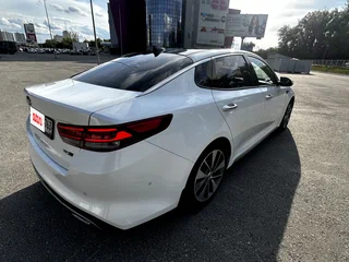 2017 Kia Optima IV, белый, 1900000 рублей, вид 4