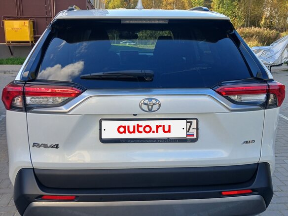 2021 Toyota RAV4 V (XA50), белый - вид 4