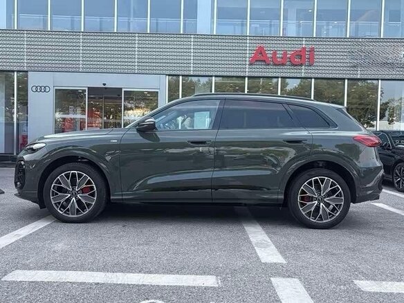 2026 Audi Q5 L III (GU), серый, 5720000 рублей - вид 6