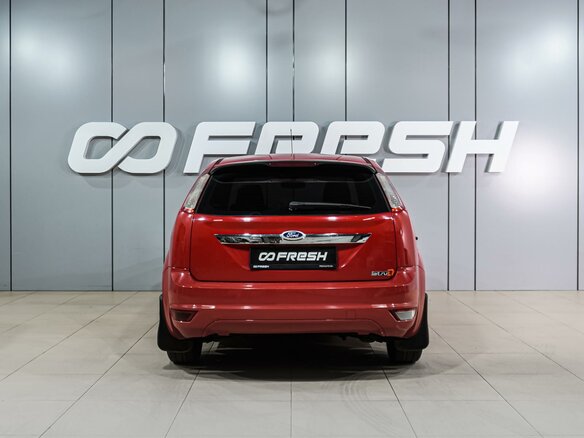 2010 Ford Focus II Рестайлинг, красный - вид 3