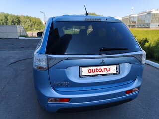 2014 Mitsubishi Outlander PHEV III Рестайлинг, голубой, 1700000 рублей, вид 4