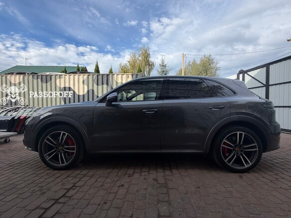2019 Porsche Cayenne III, серый, 6000000 рублей - вид 4