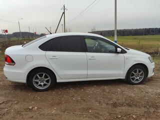 2016 Volkswagen Polo V Рестайлинг, белый, 790000 рублей, вид 2