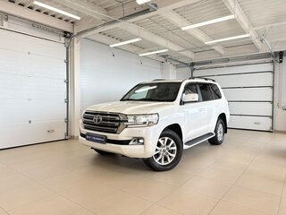 2018 Toyota Land Cruiser 200 Series Рестайлинг 2, белый, 6599900 рублей, вид 1