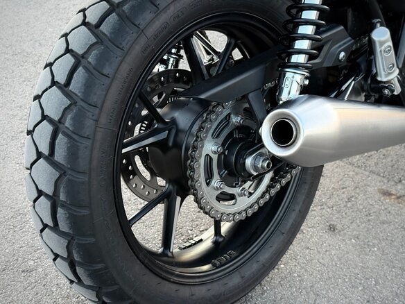 2020 Triumph Street Twin, серый, 805000 рублей - вид 15
