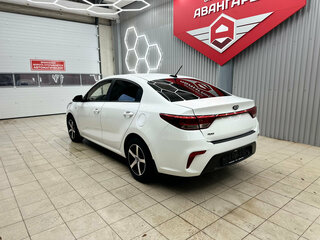 2019 Kia Rio IV, белый, 1330000 рублей, вид 4