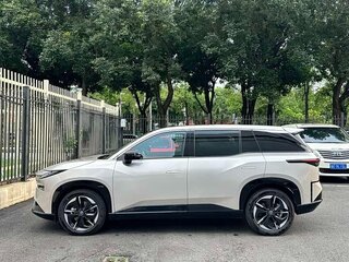 2026 Toyota bZ3X 58.3 kWh, бежевый, 2584000 рублей, вид 4