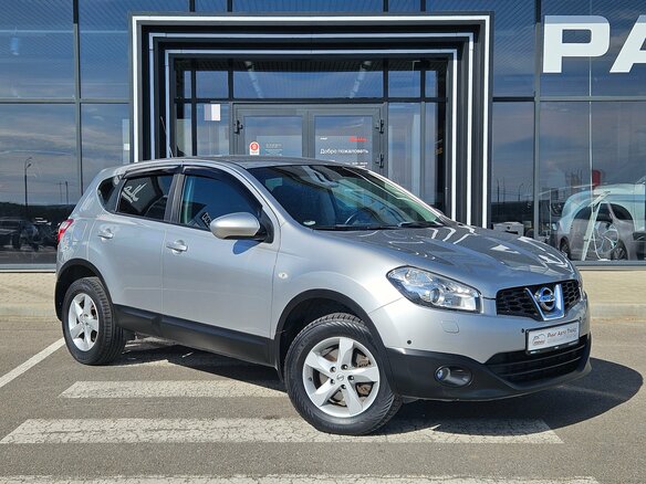 2013 Nissan Qashqai I Рестайлинг, серебристый - вид 2