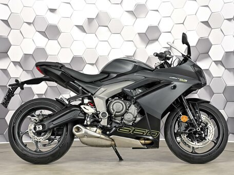 2024 Triumph Daytona 660, чёрный, 977000 рублей, вид 3